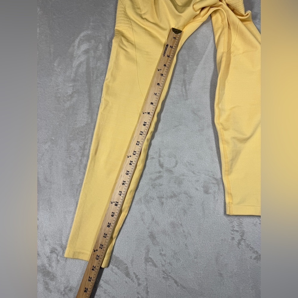Alphalete Butter Yellow Surge Athletic Gym Leggings Size Medium - Picture 6 of 15